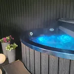 Atelier Jana Kasprowicza Sauna&jacuzzi *