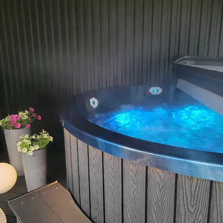 Atelier Jana Kasprowicza Sauna&jacuzzi *